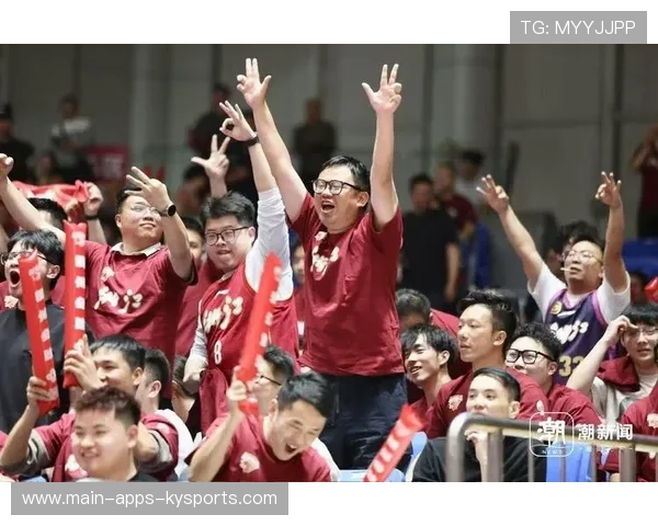 主场球迷制造声势，球队拿下关键三分