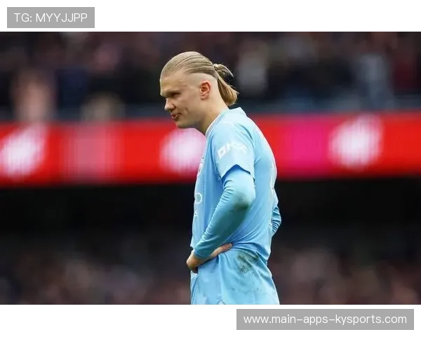 哈兰德深夜翻看战术录像，勤奋态度被称为榜样