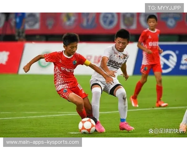 足球青训杯：12 岁少年连过 6 人破门