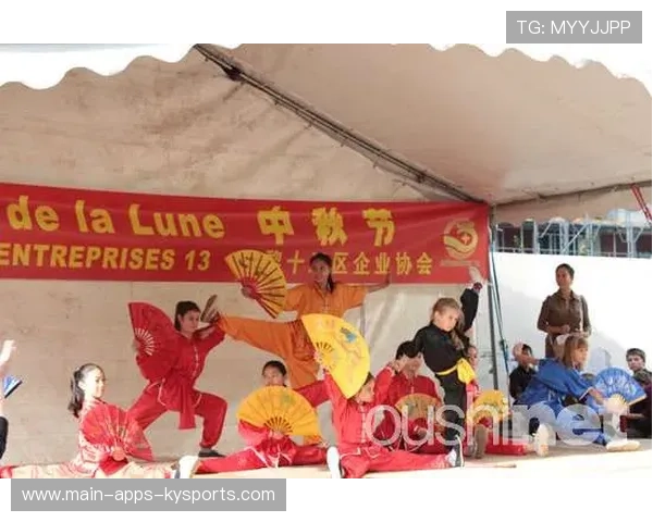 俱乐部举办冬季嘉年华 活动吸引家庭观众，俱乐部活动方案