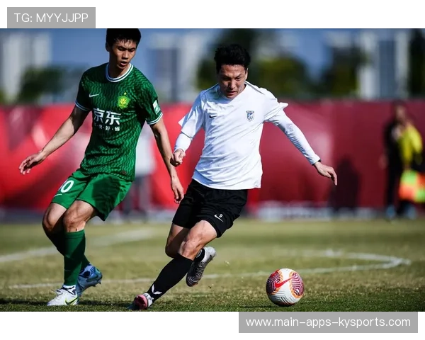 大连英博神奇三连扑李昊成门线奇兵：足球场上的奇迹瞬间