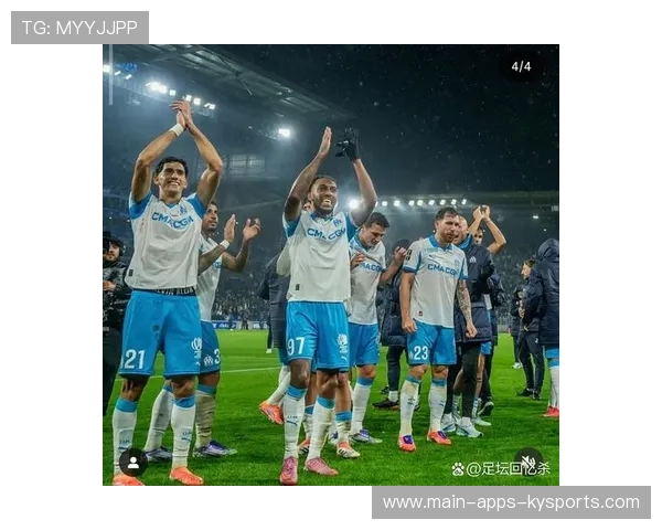 奥巴梅扬接队友斜传门前抢点入网,马赛54分钟扩大领先优势 奥巴梅扬接队友斜传门前抢点入网,马赛54分钟扩大领先优势