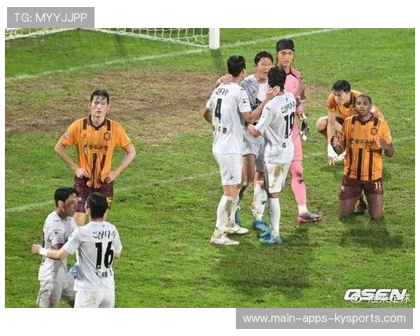 辽宁铁人边路回防不及时,身后走廊被反复利用 辽宁铁人边路回防不及时,身后走廊被反复利用