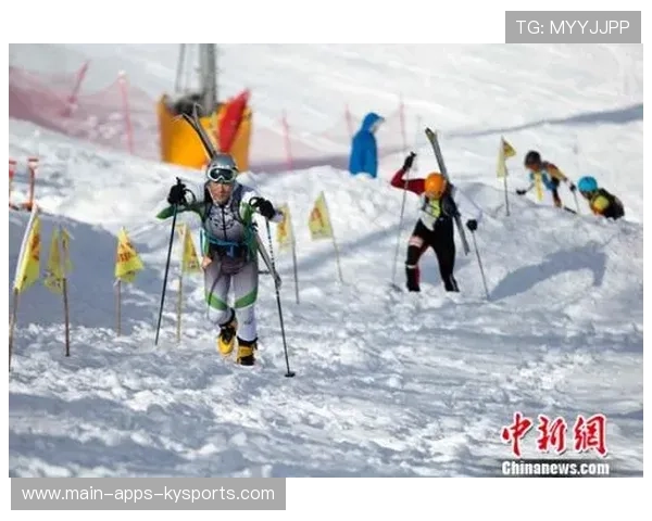 世界登山滑雪挑战赛 顶级选手雪坡上竞速比拼，滑雪上坡视频