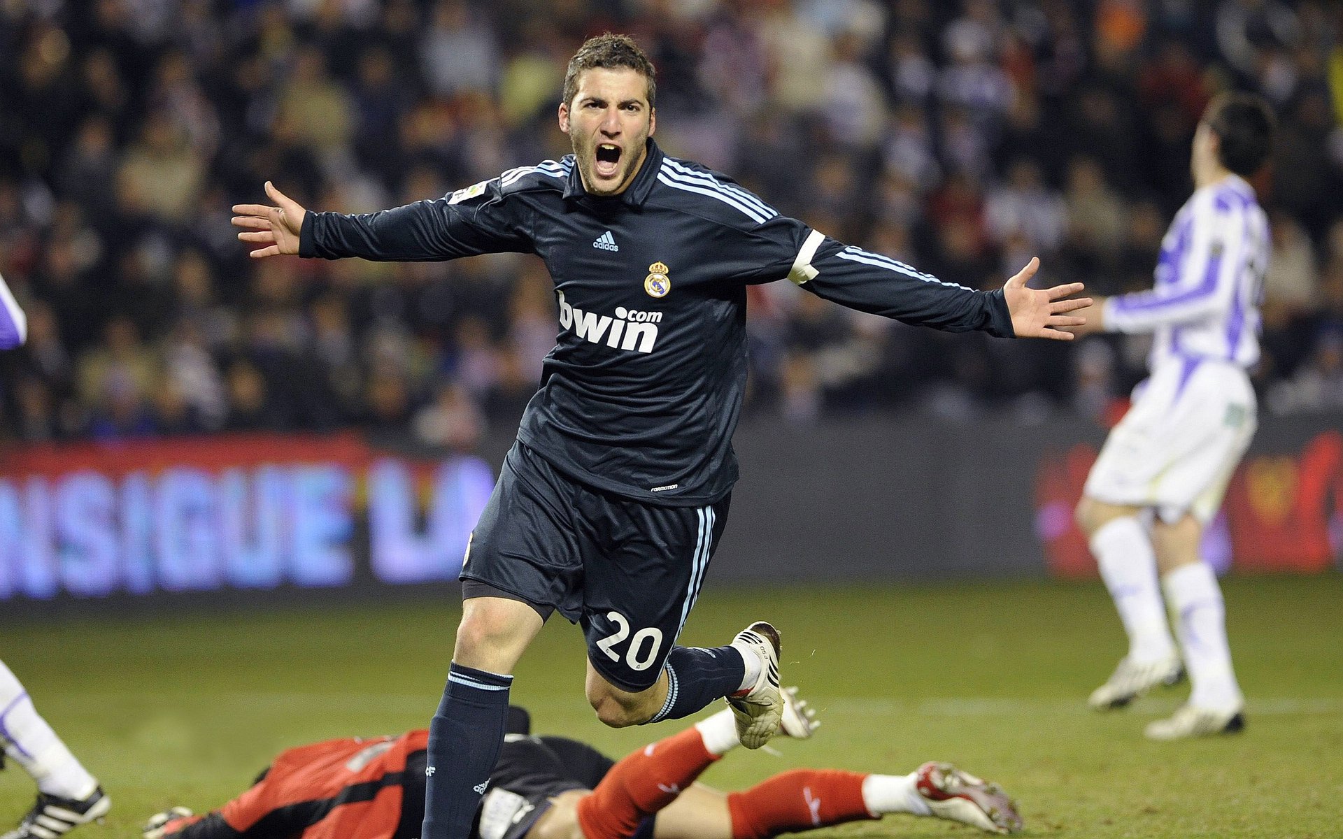 开云体育网页版-14场造12球！巴萨3-1完胜，拉什福德再进球，当选西甲官方最佳，巴萨后腰引援