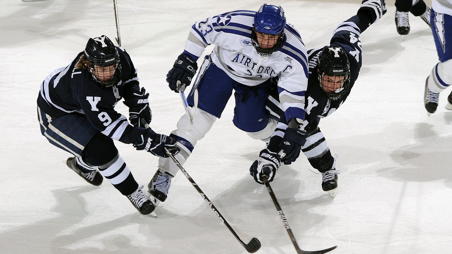 开云体育官方下载-F1圣保罗站冲刺赛排位：汉密尔顿未进前十，阿斯顿马丁崭露头角，圣保罗锦标赛